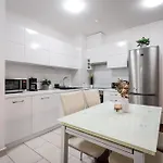 Viola - Free Parking And Balcony بودابست